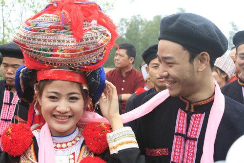 Adat  meminang dan menikah dari warga etnis minoritas Cao Lan di Provinsi Bac Giang, Vietnam Utara - ảnh 1