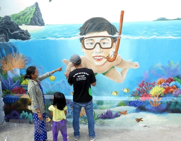 Mural paintings on marine environment protection reviewed  - ảnh 1