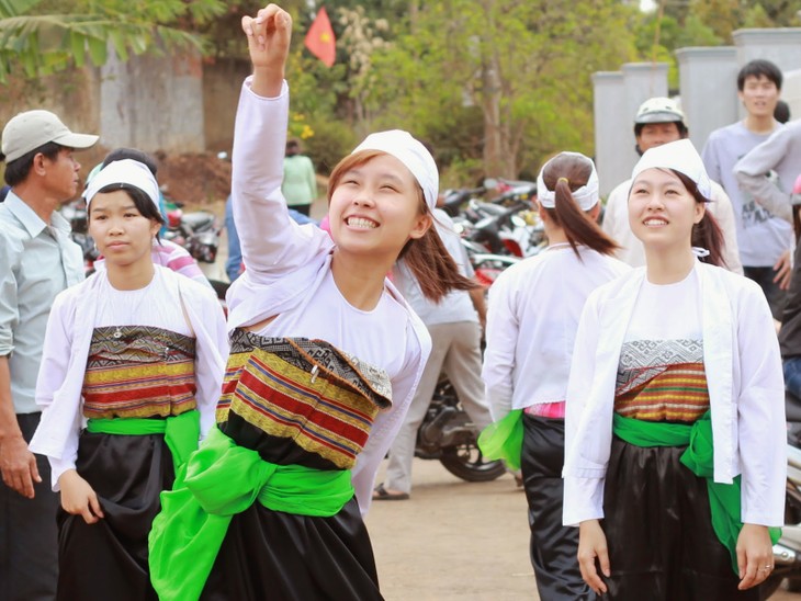 Colorful costumes of ethnic women in Son La - ảnh 2