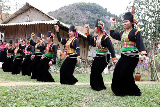 Colorful costumes of ethnic women in Son La - ảnh 3