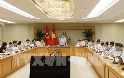 Deputy Prime Minister chairs meeting on price, inflation control - ảnh 1