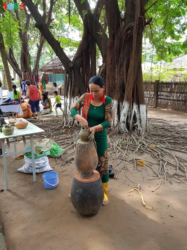 Bau Truc pottery applied for UNESCO recognition as intangible cultural heritage - ảnh 2