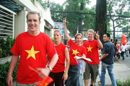 Over 14 million foreigners visit Vietnam - ảnh 1