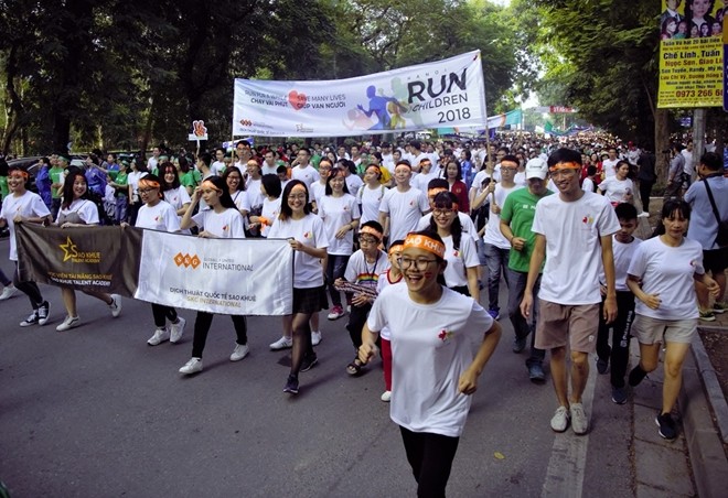 Thousands join Hanoi Run for Children 2018 - ảnh 1