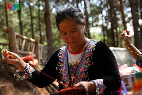 Moc Chau preserves traditional brocade weaving - ảnh 1