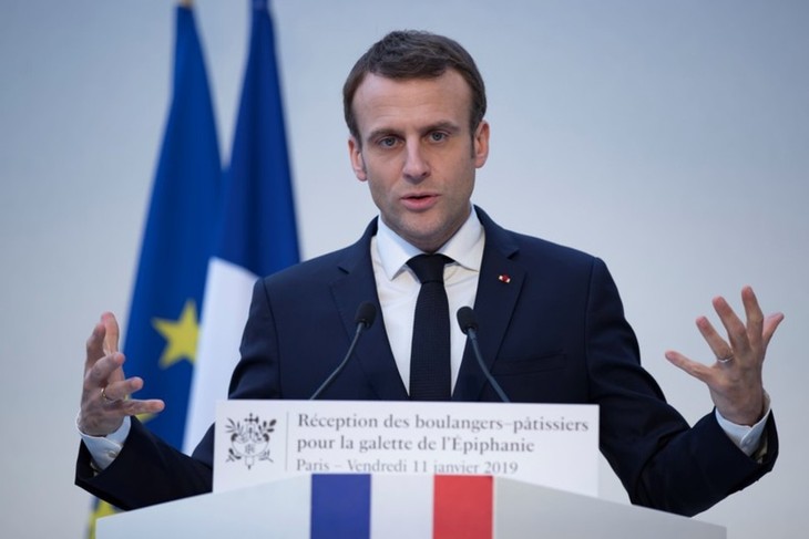 France strives for new deal with protestors - ảnh 1
