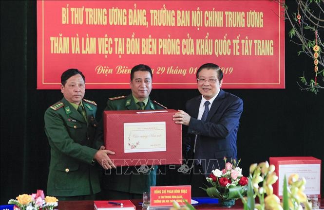 Disadvantaged people taken care of ahead of Tet - ảnh 2