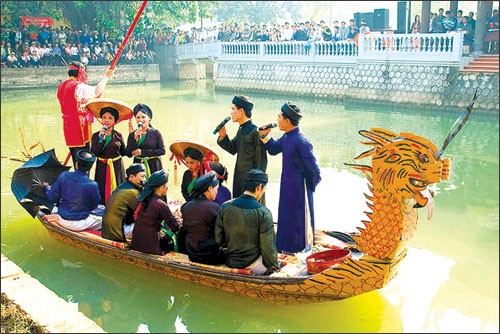 Tourists flock to Lim Festival, Bac Ha’s White Plateau Spring Festival - ảnh 1