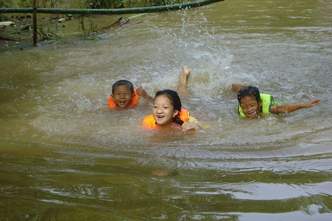 Int’l organisations help child drowning prevention in Dong Thap - ảnh 1