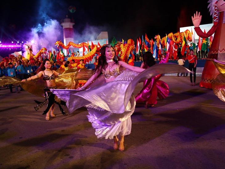 Carnival Ha Long 2019 opens in Quang Ninh - ảnh 1
