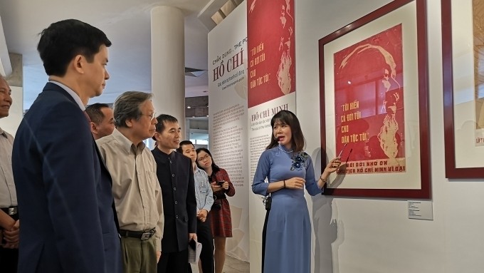 Propaganda poster exhibition honours President Ho Chi Minh - ảnh 1