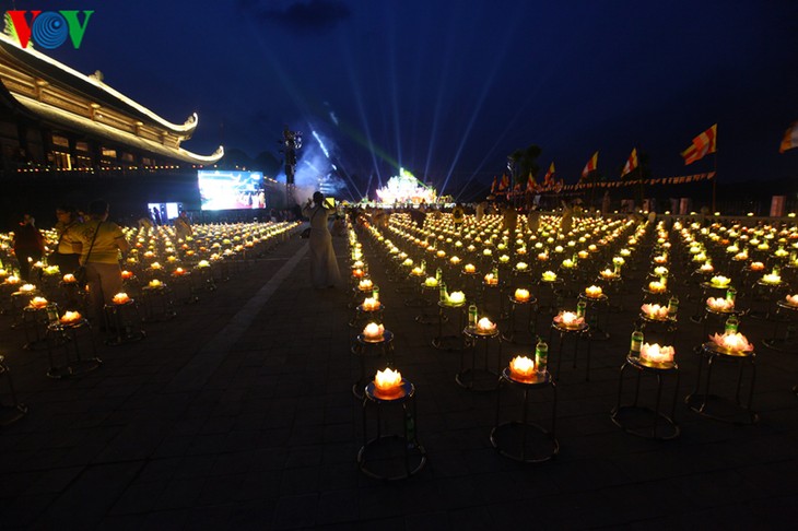 Lantern releasing ceremony for world peace held at UN Day of Vesak - ảnh 1