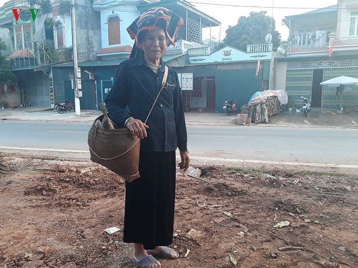 Shoulder bamboo basket of Thai women - ảnh 1