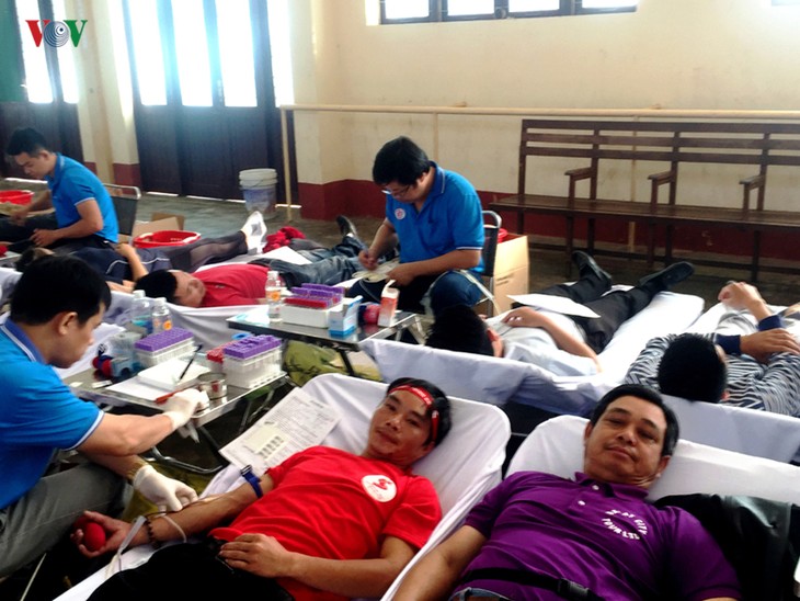Voluntary blood donation movement spreads across Lam Dong - ảnh 1
