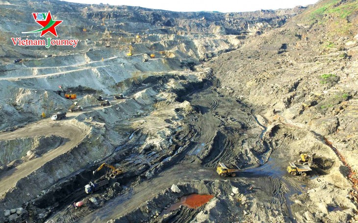 Quang Ninh province shuts down open pit coal mines - ảnh 1