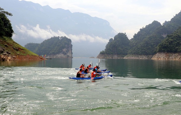 Kayaking in Vietnam and kayak racing in Tuyen Quang province   - ảnh 3