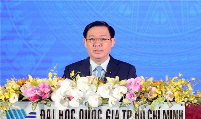 Deputy PM Vuong Dinh Hue attends HCMC National University’s new school year celebration - ảnh 1