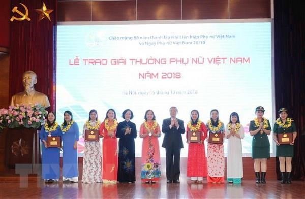 Vietnamese women honoured for positive contributions to society - ảnh 1