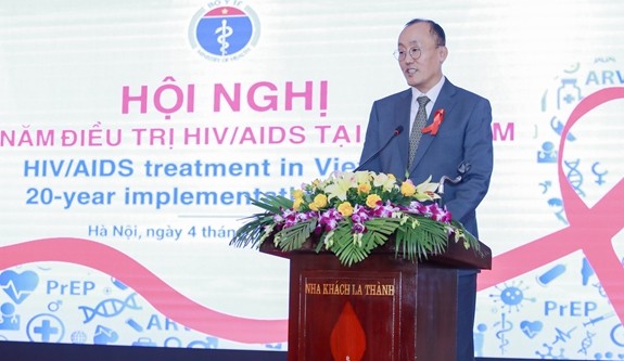 Over 10,000 people with HIV treated with ARV drug annually - ảnh 2