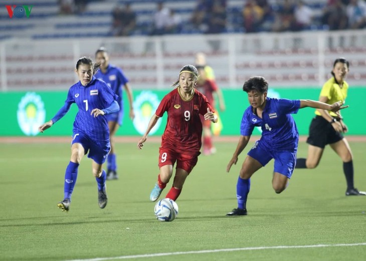 Vietnam women win football gold at SEA Games 30 - ảnh 2