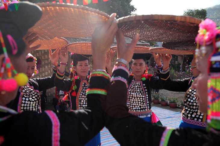 New Year “Con” throwing festival tightens Vietnam, Laos, China bonds - ảnh 16