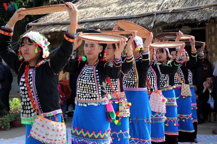 New Year “Con” throwing festival tightens Vietnam, Laos, China bonds - ảnh 7