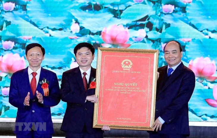 PM attends ceremony to announce the establishment of  Duy Tien town in Ha Nam - ảnh 1