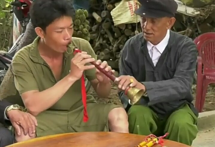 Pi Le panpipe, a traditional musical instrument of the Giay - ảnh 1