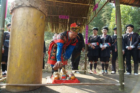 Drum dance of the Giay - ảnh 1