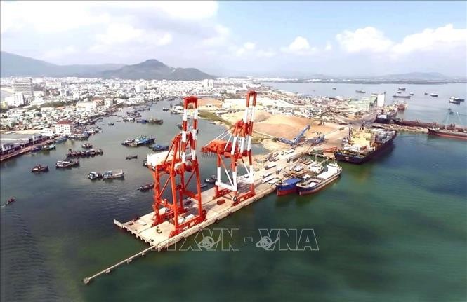 Sea route linking Quy Nhon port with northeast Asia inaugurated - ảnh 1