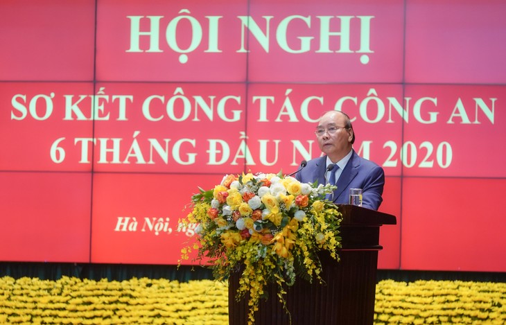 PM Nguyen Xuan Phuc hails the police’s contributions to Covid-19 fight - ảnh 1