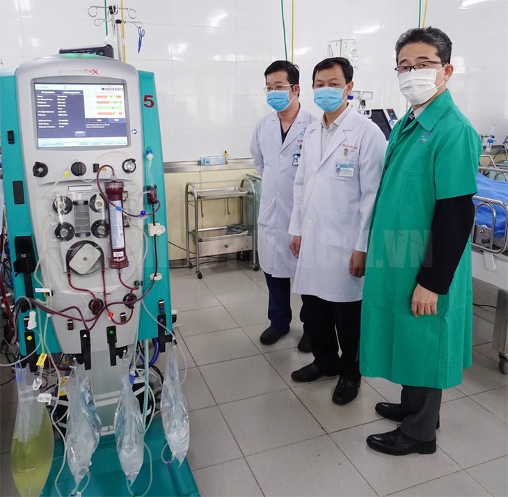Japan provides COVID-19 treatment equipment to Cho Ray Hospital - ảnh 1