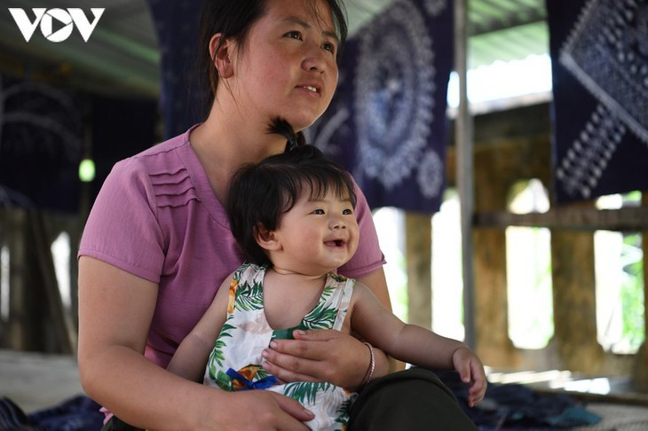 A tour of colourful Pa Co brocade market in Son La   - ảnh 16