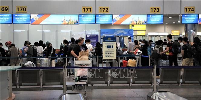 Hundreds of Vietnamese citizens repatriated from Russia, Taiwan - ảnh 1