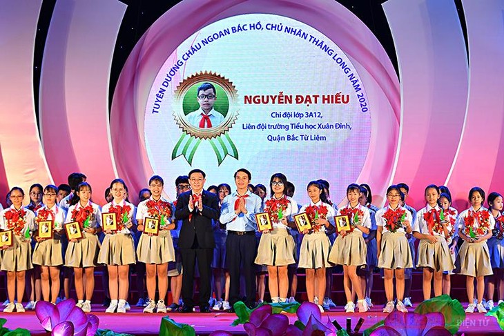 Outstanding children honored in Hanoi - ảnh 1