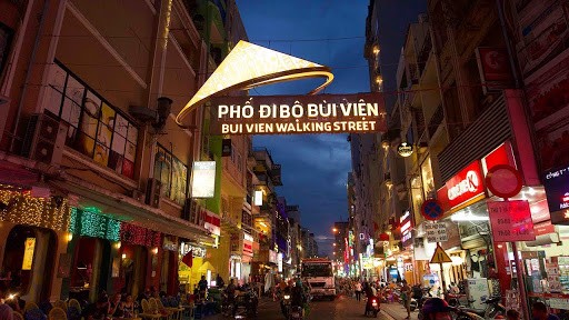 Ho Chi Minh City expands night economy on pedestrian streets - ảnh 1