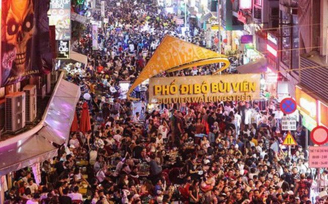 Ho Chi Minh City expands night economy on pedestrian streets - ảnh 2