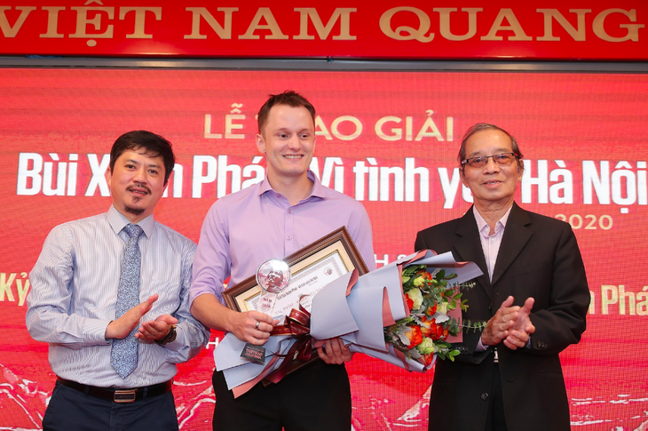 Serbian writer wins Vietnam’s prestigious award for novel about Hanoi - ảnh 1
