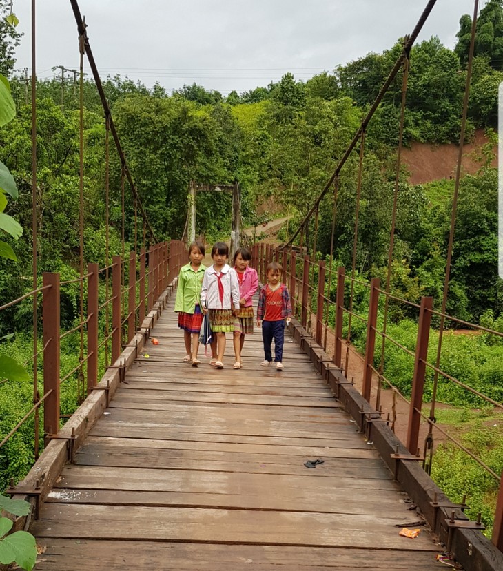 Mong ethnic people enjoy a better life in Huoi Hoc resettlement area - ảnh 2