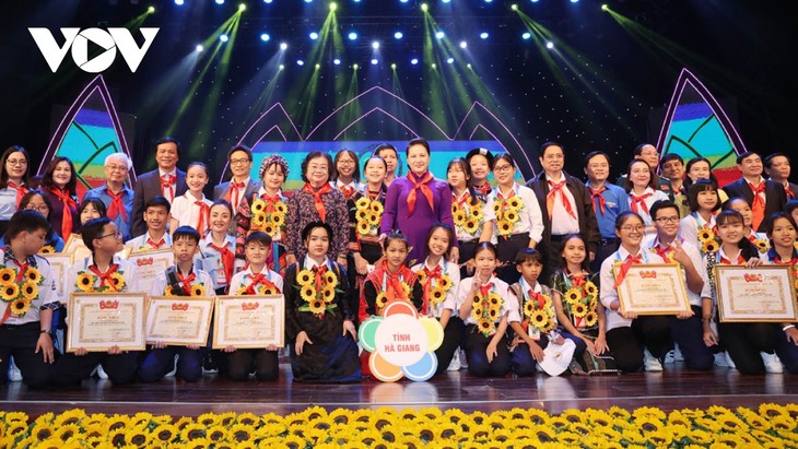 Outstanding pupils honored at Uncle Ho’s Good Children festival - ảnh 1