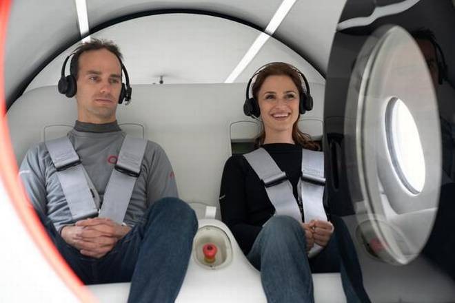 Virgin Hyperloop hosts first human ride on new transport system - ảnh 1