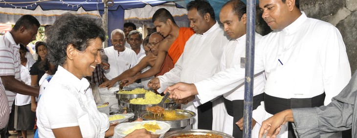 Poya Day, a full moon-based religious holiday in Sri Lanka - ảnh 3
