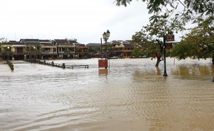UNESCO-recognised Hoi An inundated by flooding again - ảnh 1