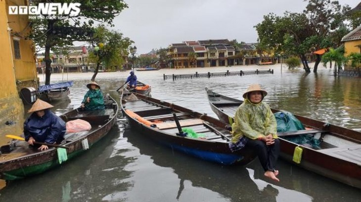 UNESCO-recognised Hoi An inundated by flooding again - ảnh 4