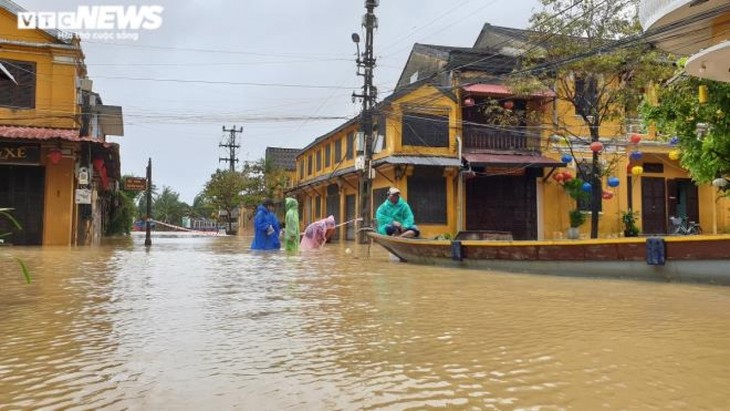 UNESCO-recognised Hoi An inundated by flooding again - ảnh 5