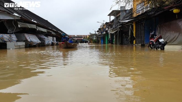 UNESCO-recognised Hoi An inundated by flooding again - ảnh 6