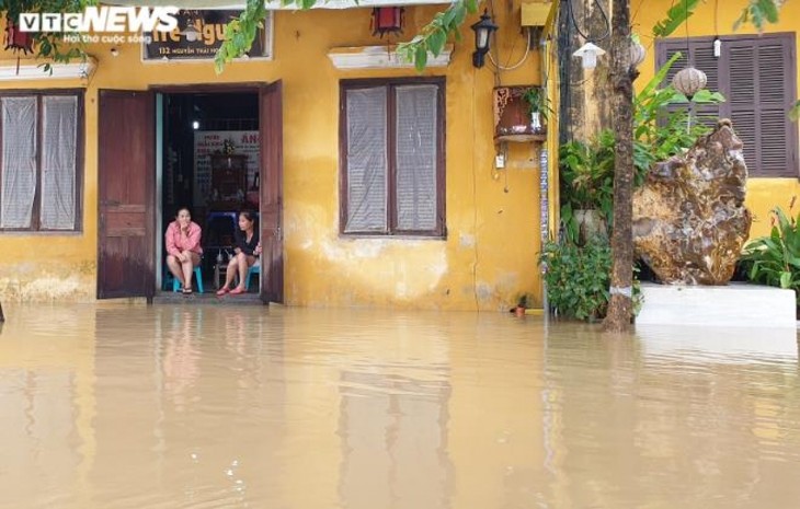 UNESCO-recognised Hoi An inundated by flooding again - ảnh 7