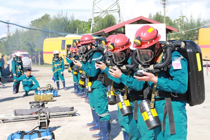 Mine rescue in Quang Ninh - ảnh 2