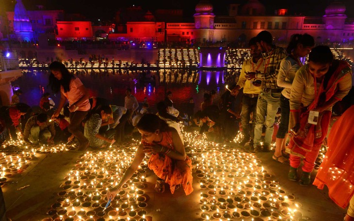 Diwali - Festival of Lights – the biggest in India         - ảnh 3