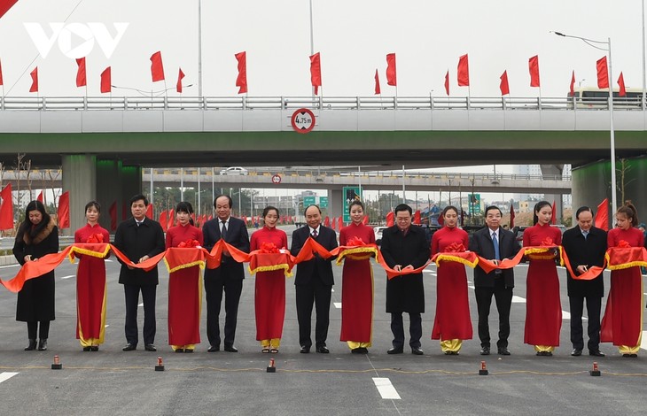 Intersection between Belt Road No.3 and Hanoi-Hai Phong Expressway opens to traffic - ảnh 1